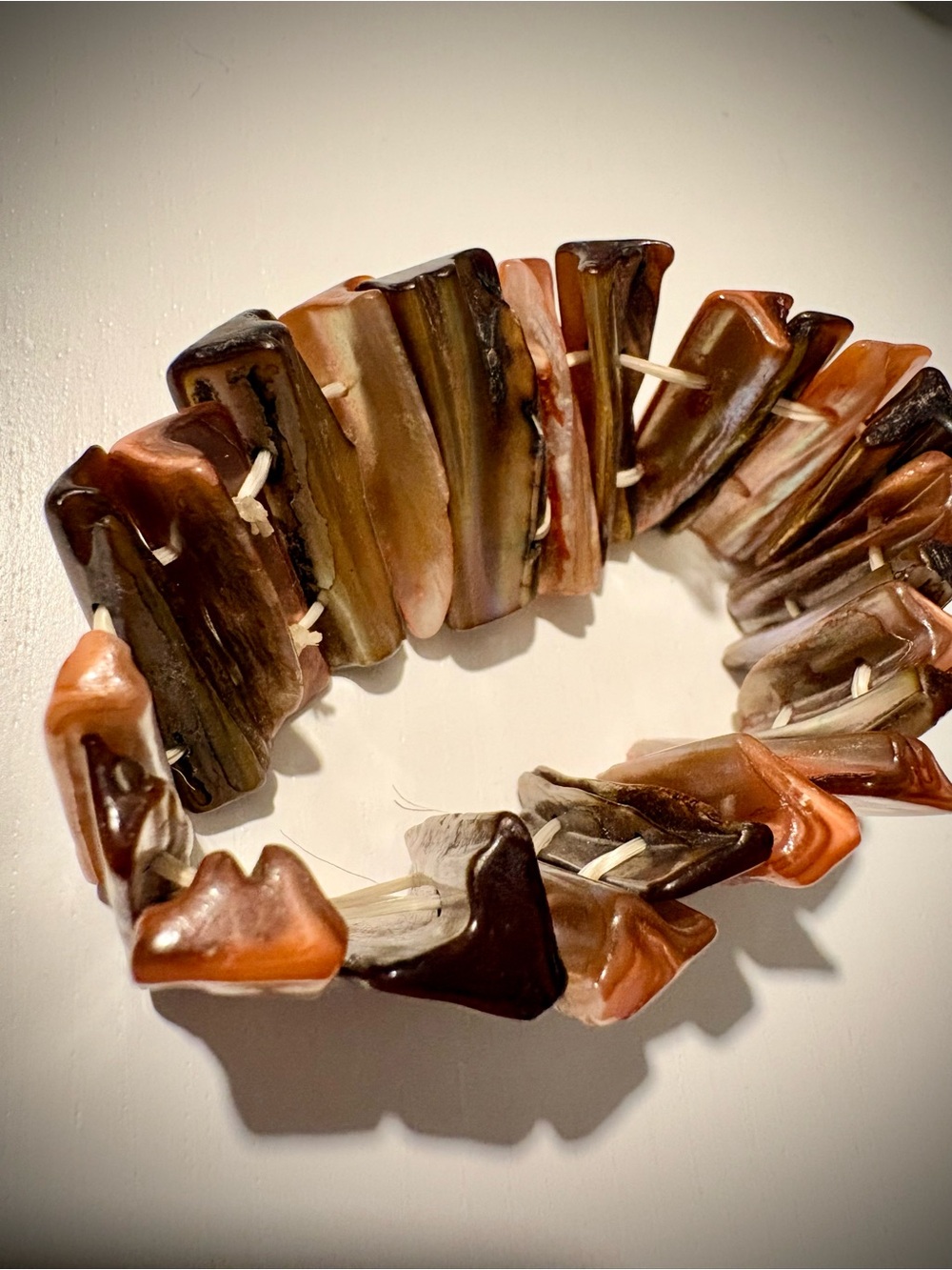 Natural Dyed Shell Stretch Bracelet - Peach & Olive Tones - Vintage - Picture 3 of 3